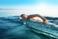 bigstock-young-man-swimming-in-oceans-w-12752129_result