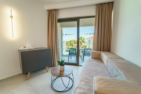 Diana_Palace_Hotel_renovated_roms_Junior_Suite_Argassi_Zakynthos_Greece8