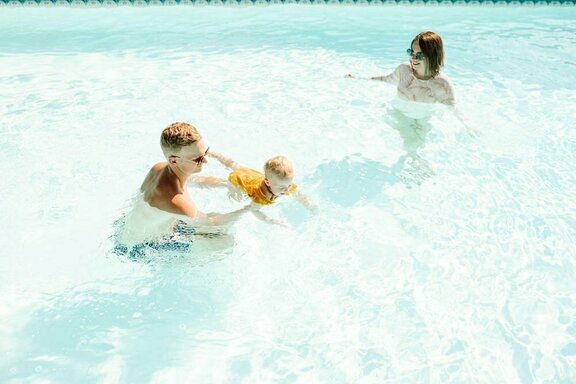 Pool-Family-Photography-Inspiration-27