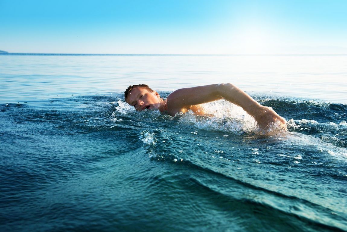 bigstock-young-man-swimming-in-oceans-w-12752129_result