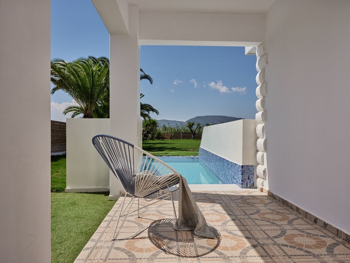 Deluxe_with_Private_Pool_12