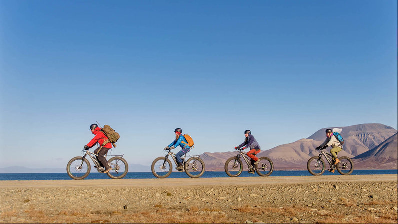 Electric-fatbike_Excursion_Longyearbyen_Agurtxane-Concellon_Landscape_1920x1080_01