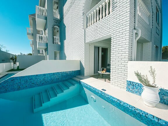 4_MASTER_SUITES