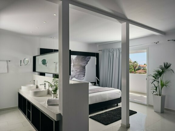 6_SUPERIOR_JACUZZI