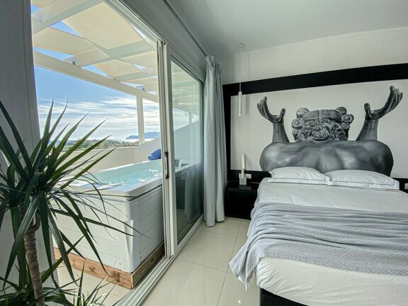 7_SUPERIOR_JACUZZI