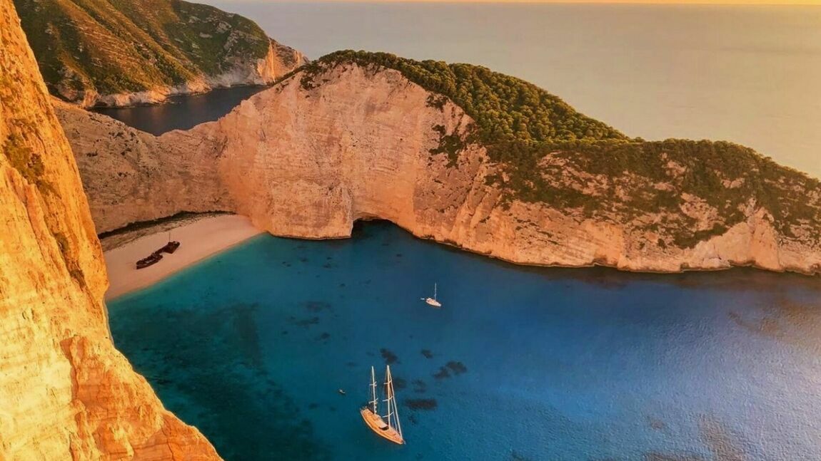 Navagio_Shipwreck_sunset_Zakynthos_Greece