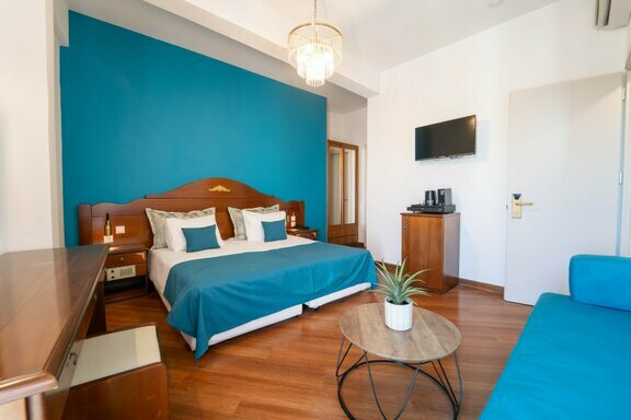 2._Deluxe_Rooms