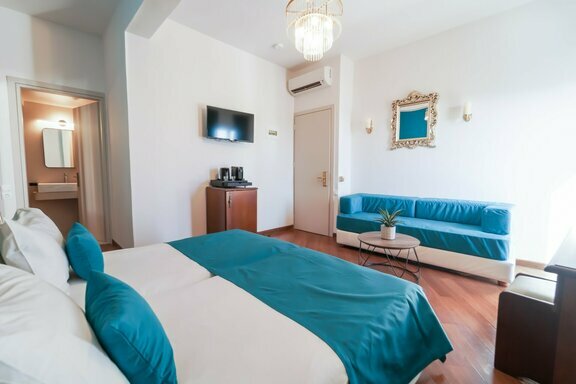 6._Deluxe_Rooms