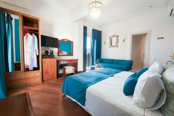 10._Deluxe_Rooms