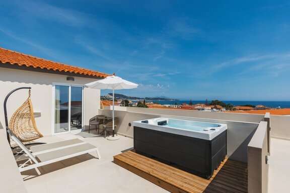 Master_Suite_with_Hot-Tub_9